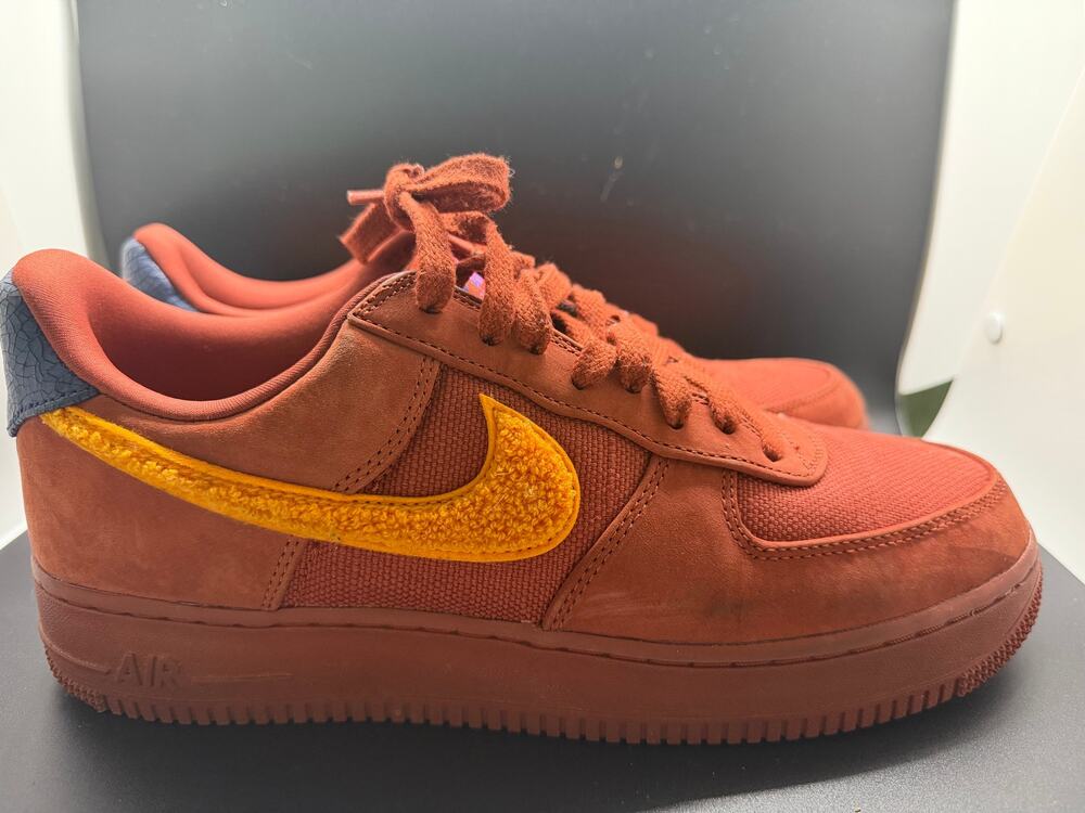 Nike Air Force 1 Low "La Familia" Redstone sneakers Size 10 DV5153-600